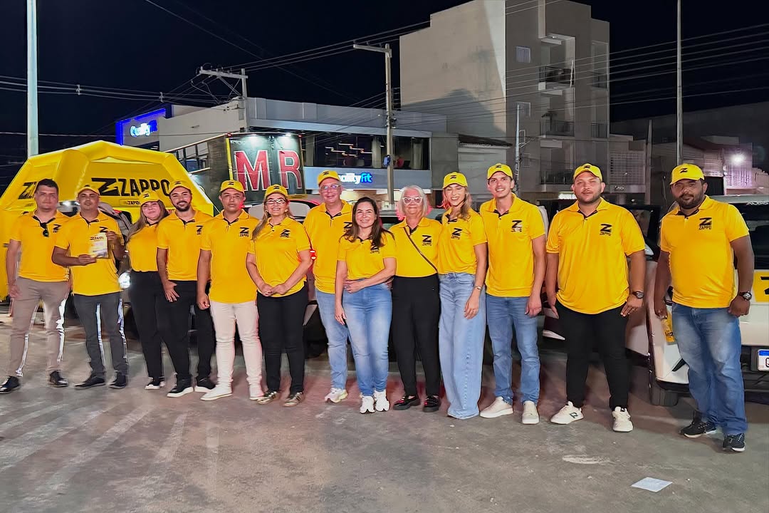 Equipe ZAPPO reunida em evento à noite em São Bento – PB